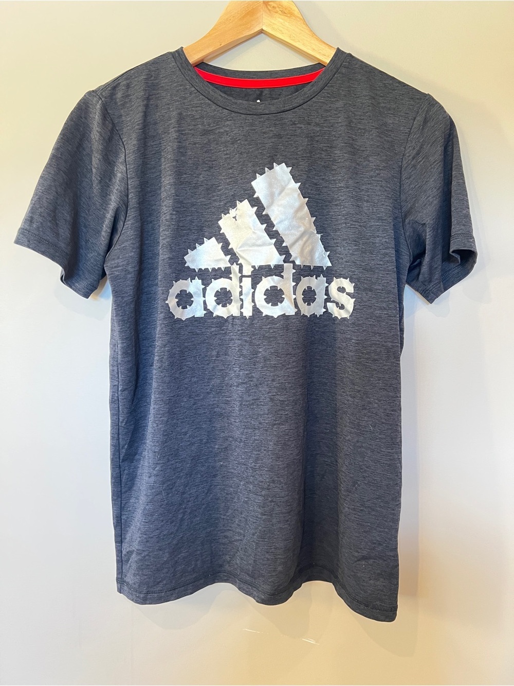 adidas Women’s Gray Heather Reflective Logo Athletic T Shirt Size Large - Picture 2 of 4